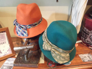 Sombreros lana con cintas corbateras