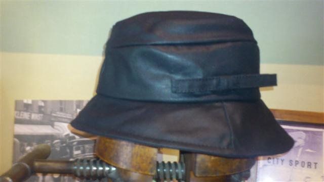 Sombrero Impermeable. Modelo Carla.