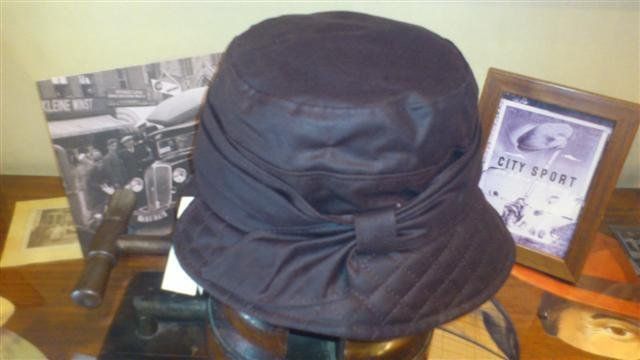 Sombrero Impermeable. Modelo Liza