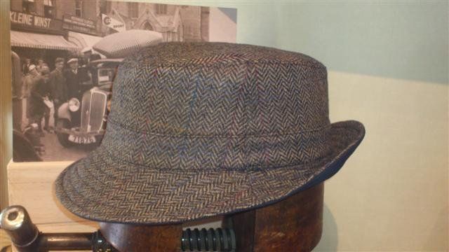 Sombrero Reversible. Lana y vuelta impermeable.