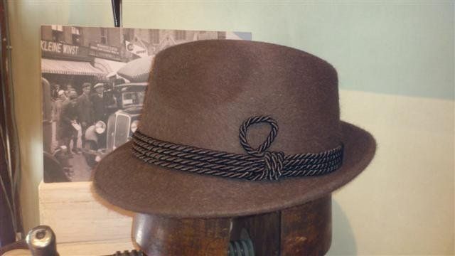 Sombrero Tiroles color Beige. Fieltro con pelo.