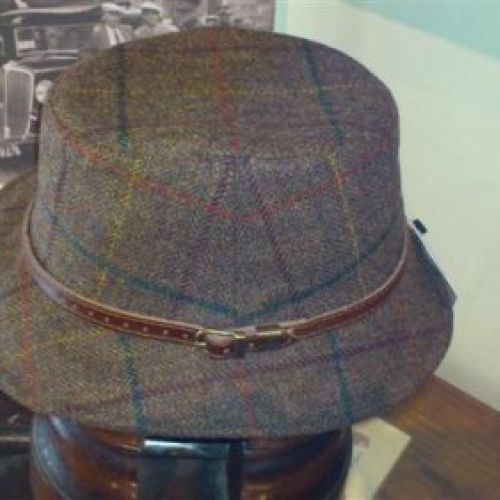 Sombrero de Donegal Tweed con cinta de cuero.
