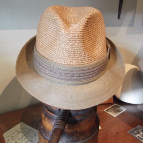Sombrero de hombre de verano de color beige