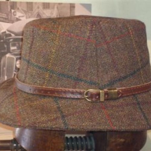 Sombrero de Donegal Tweed con cinta de cuero.