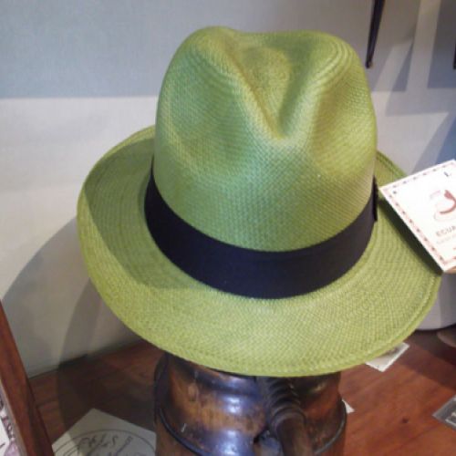 Sombrero de hombre de color verde