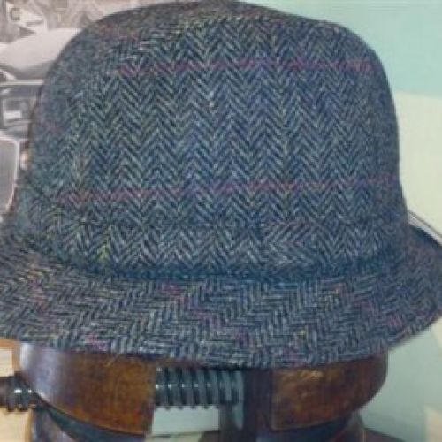 Sombreros modelo inglés de HarrisTweed espiga gris.